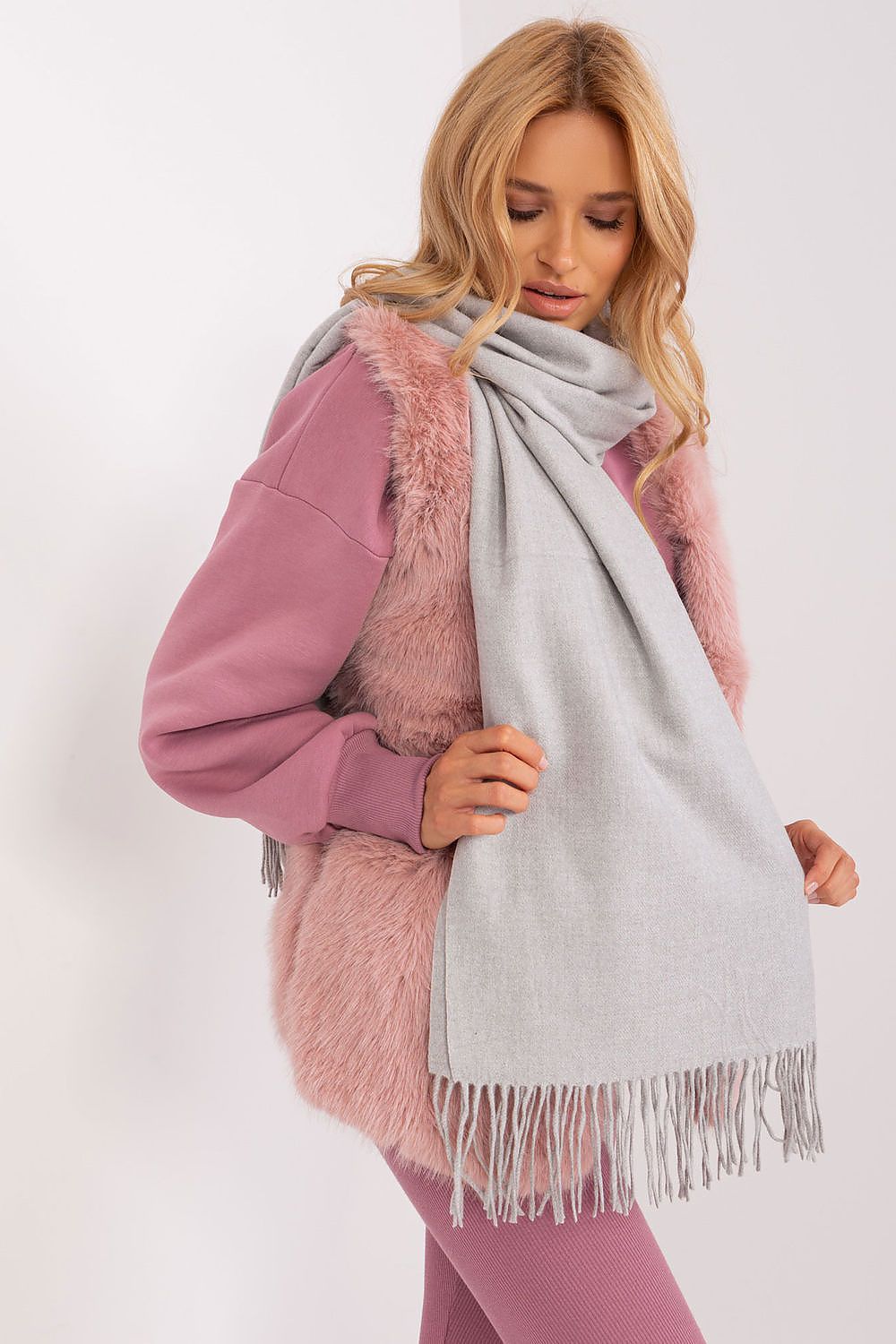  Shawl model 187613 AT 