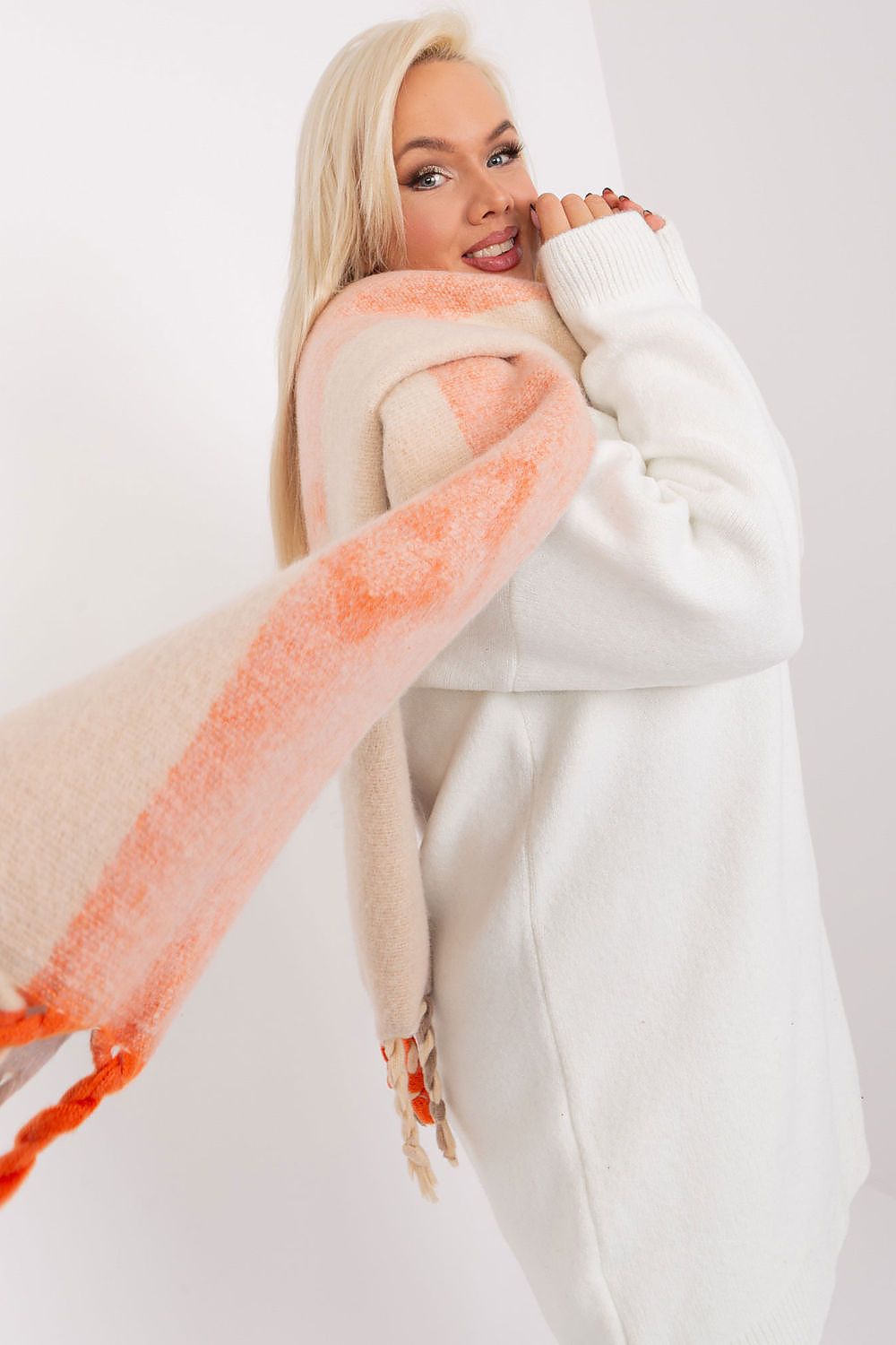  Shawl model 190545 AT 