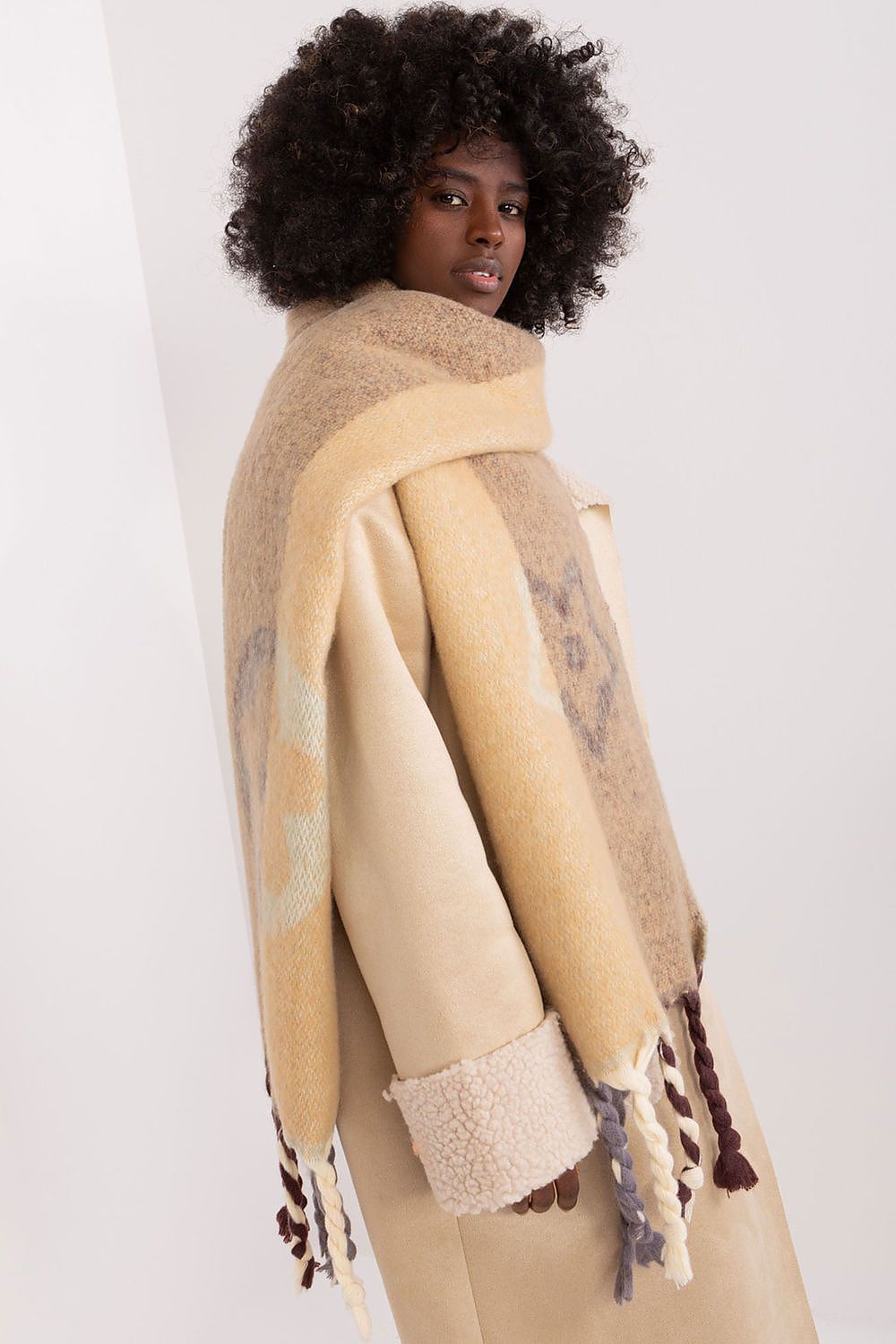  Shawl model 190561 AT 