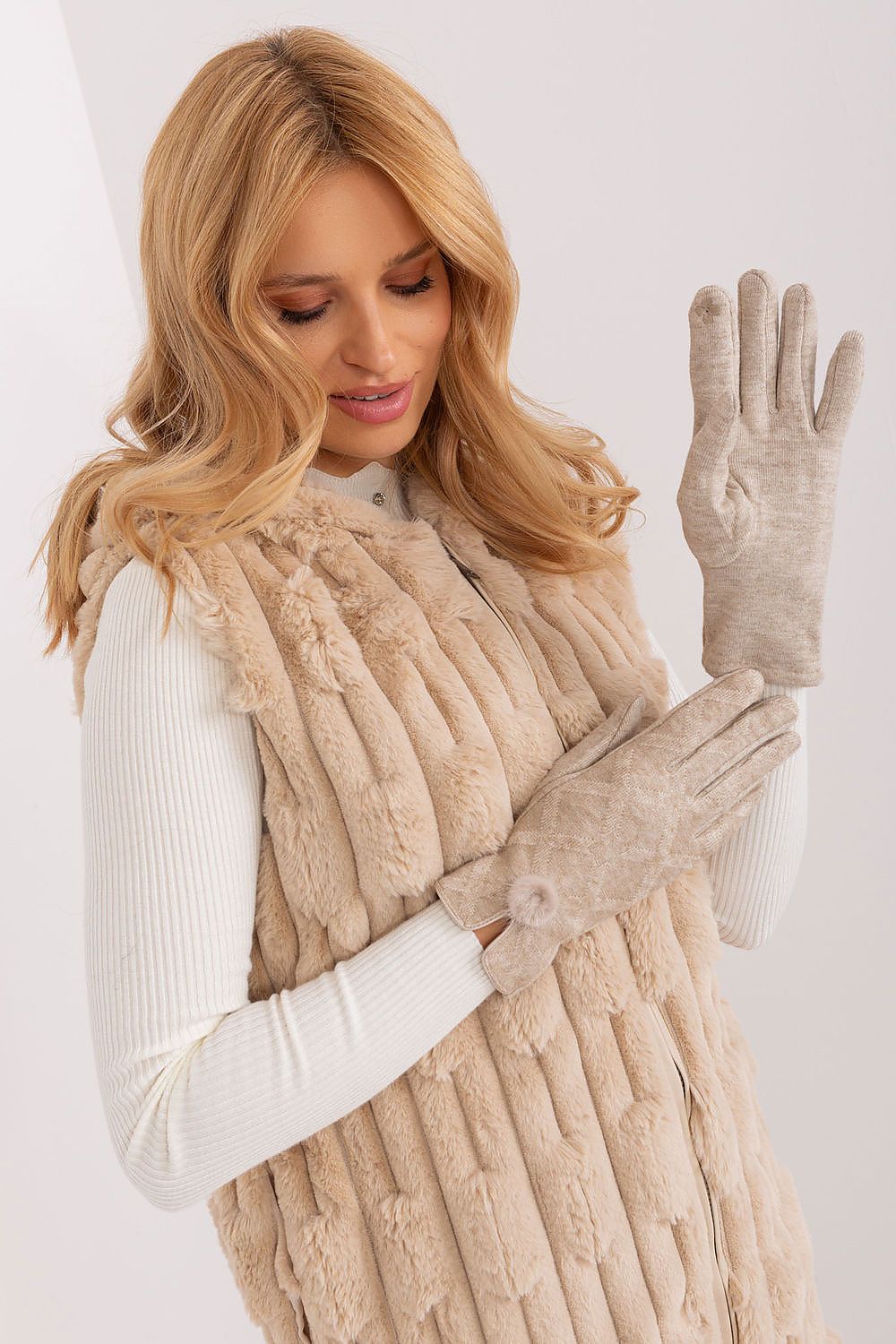  Gloves model 190793 AT 