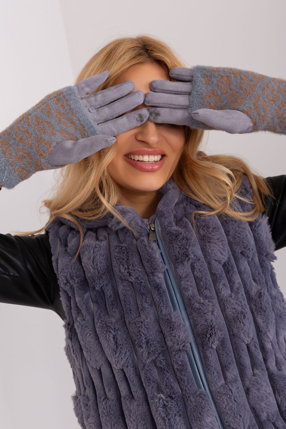  Gloves model 190814 AT 