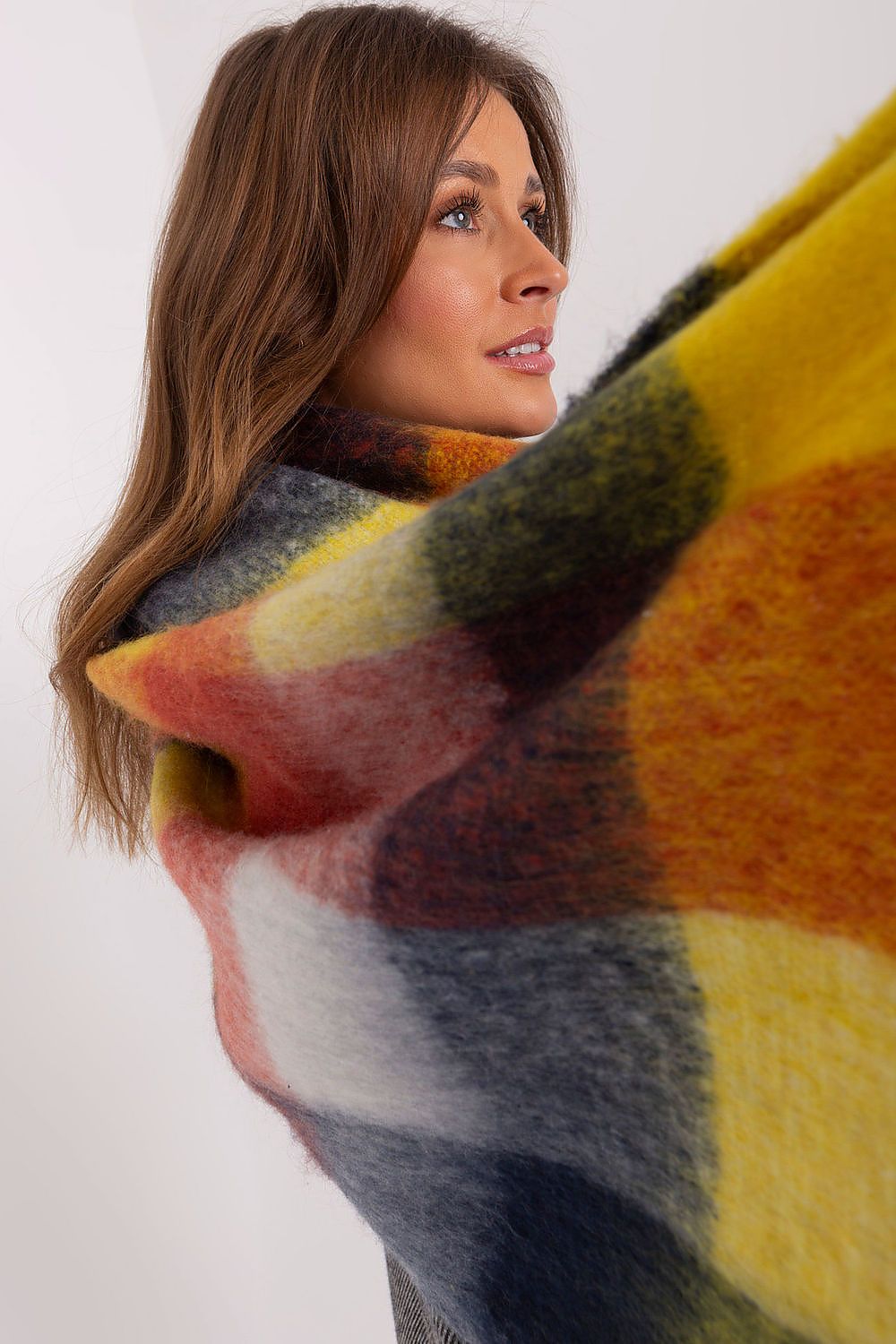  Shawl model 191705 AT 