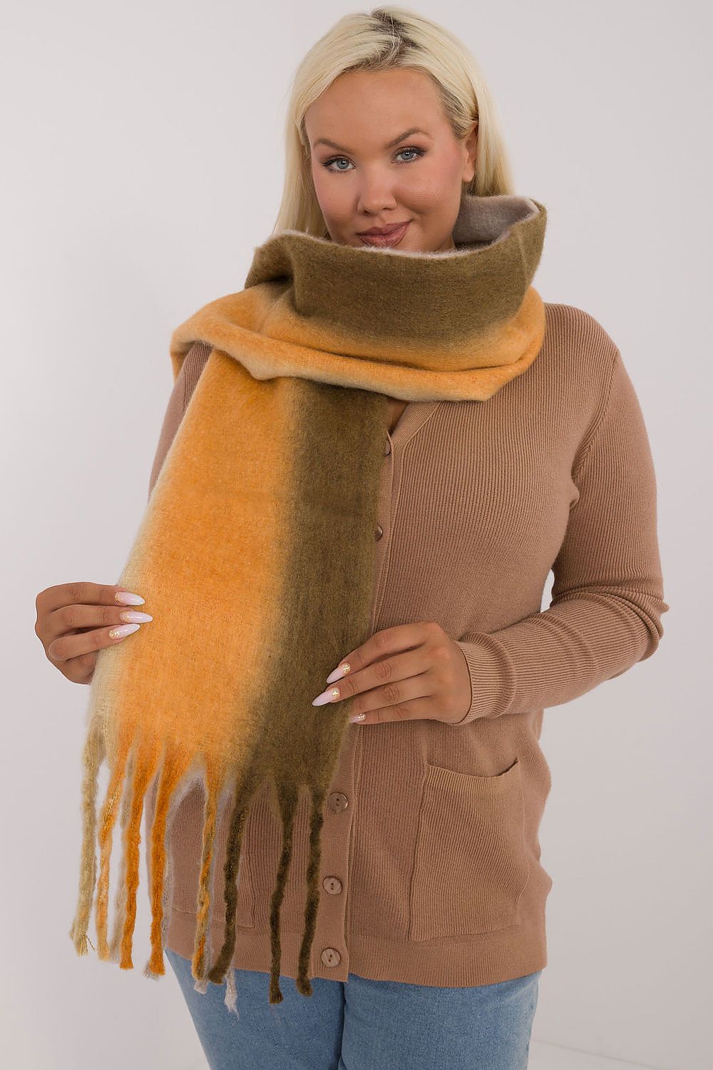 Shawl model 200283 AT 