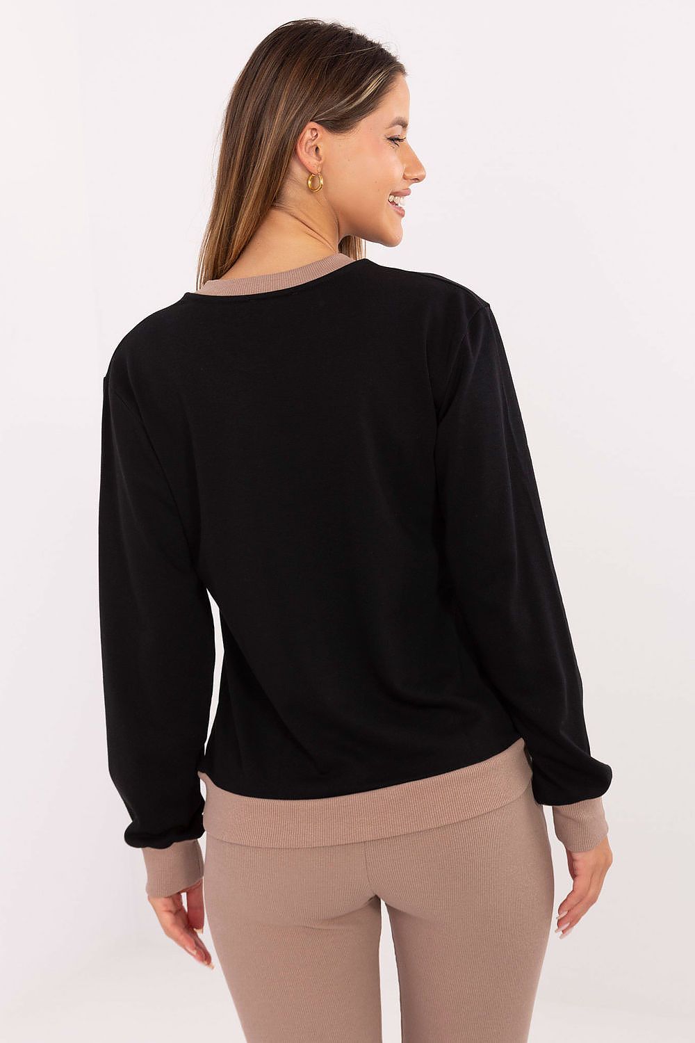  Sweatshirt model 217304 Relevance 